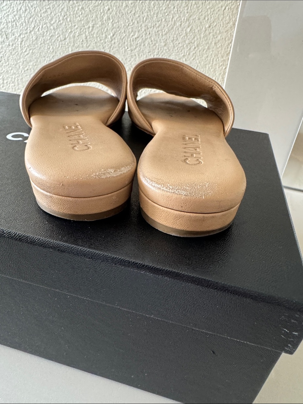 CHANEL Tan Leather Slide Sandals with Embellished CC Logo size 36 - Picture 8 of 9